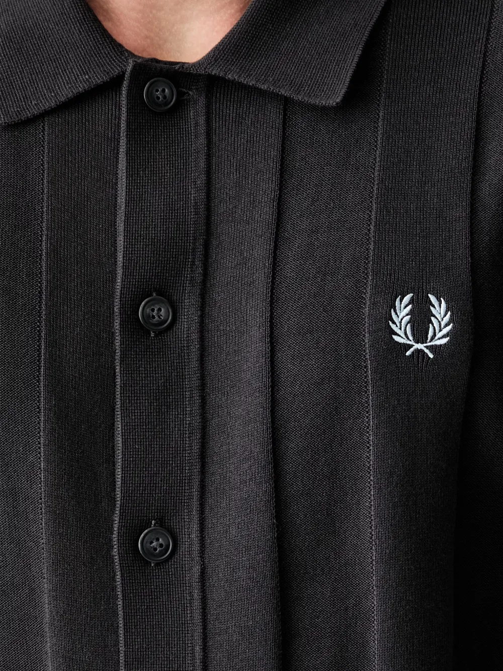 Fred Perry Verticaal geribbeld overhemd met geborduurd logo Grijs