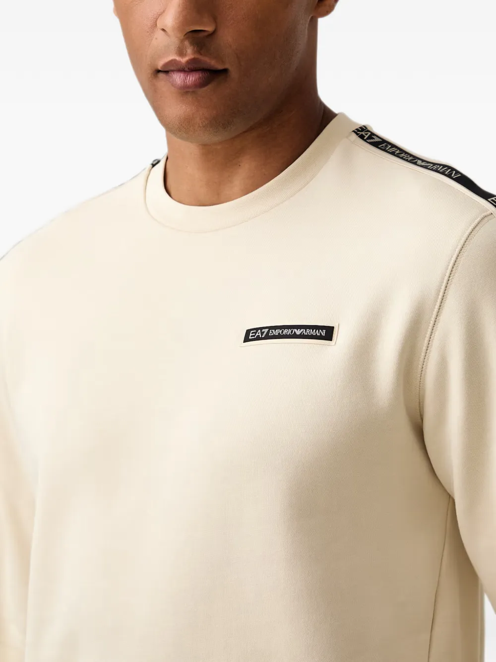 Ea7 Emporio Armani T-shirt met logo-patch en band-detail Beige