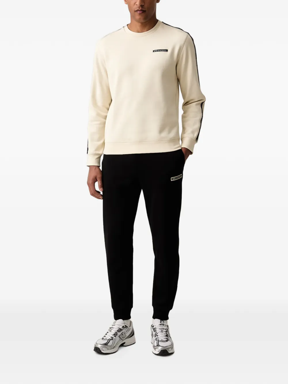 Ea7 Emporio Armani T-shirt met logo-patch en band-detail Beige