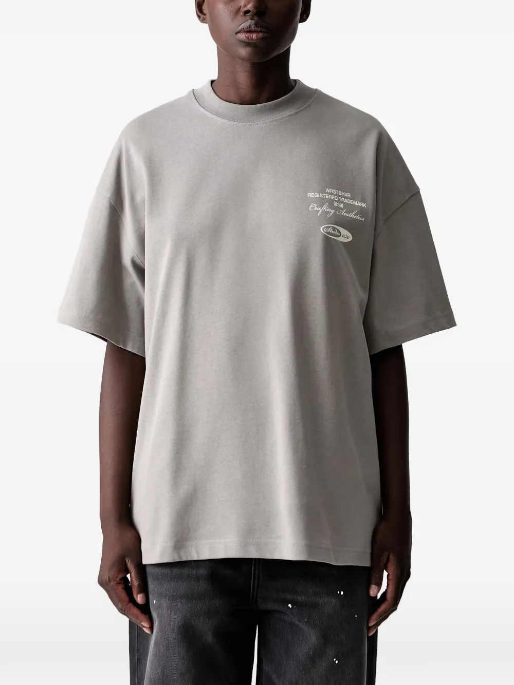 WRSTBHVR logo-print drop-shoulder T-shirt - Grigio