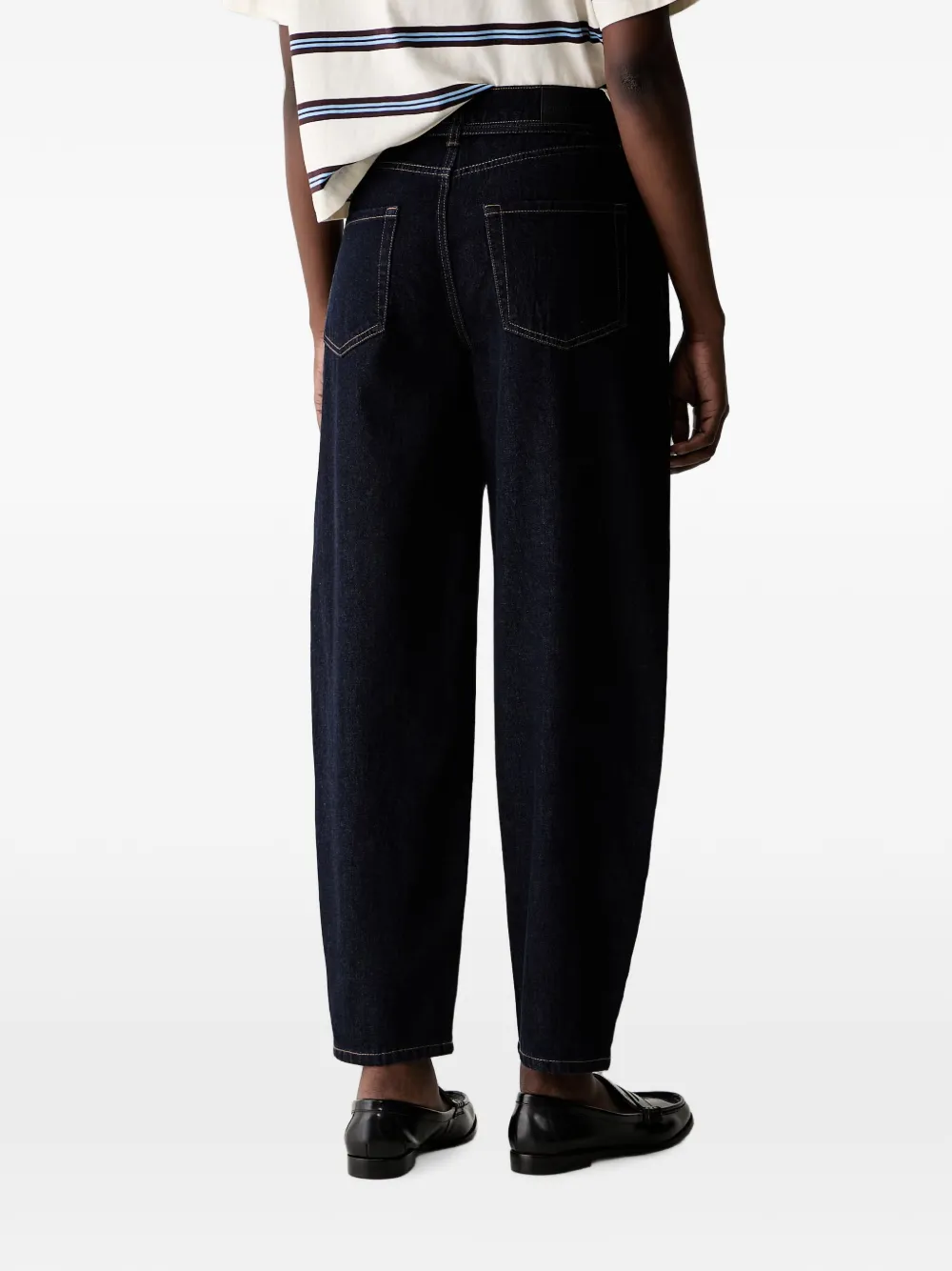 DKNY buckle-detail tapered-leg jeans Blauw