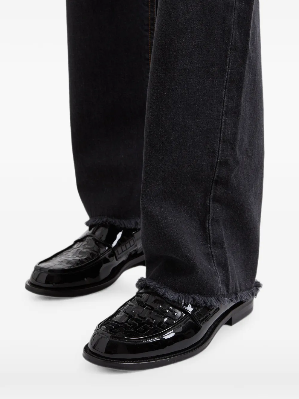 GCDS Wirdo monogram-embossed loafers Zwart