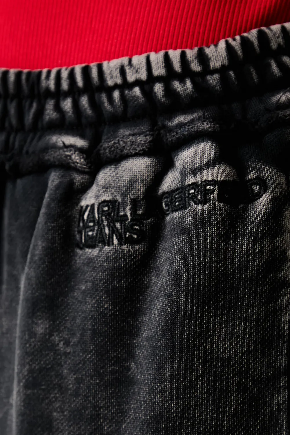 Karl Lagerfeld Jeans Trainingsbroek met geborduurd logo en acid wassing Zwart