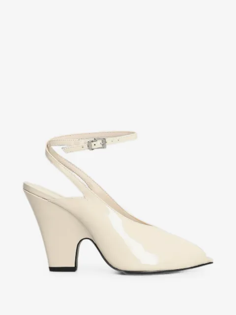 Schutz escarpins en cuir verni à bout ouvert