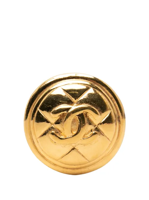 CHANEL Pre-Owned 1970-1980 CC Gold Plated Quilted Round Brooch costume brooch