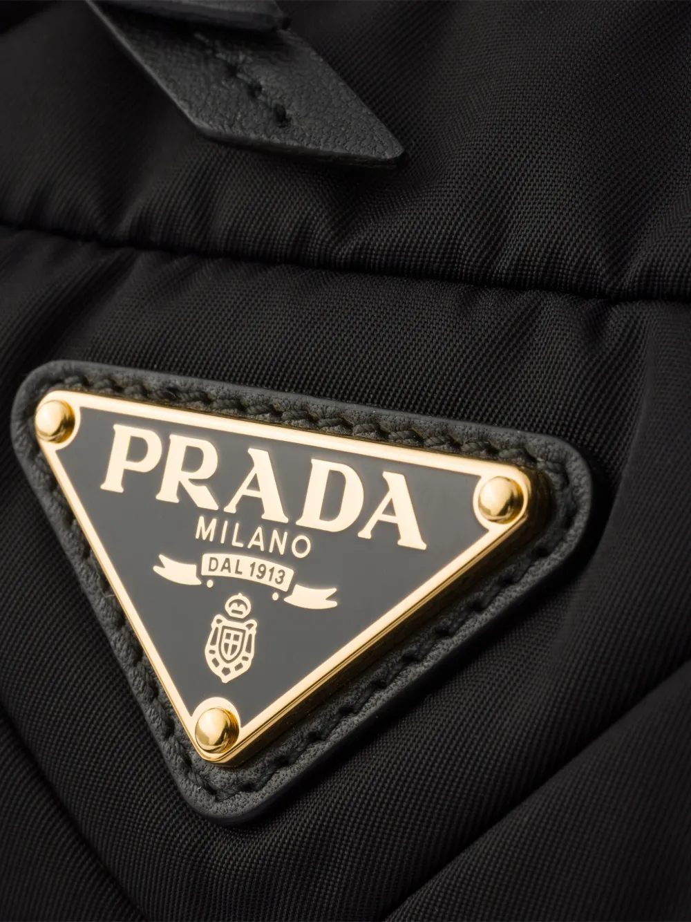 Prada Gewatteerde schoudertas Zwart
