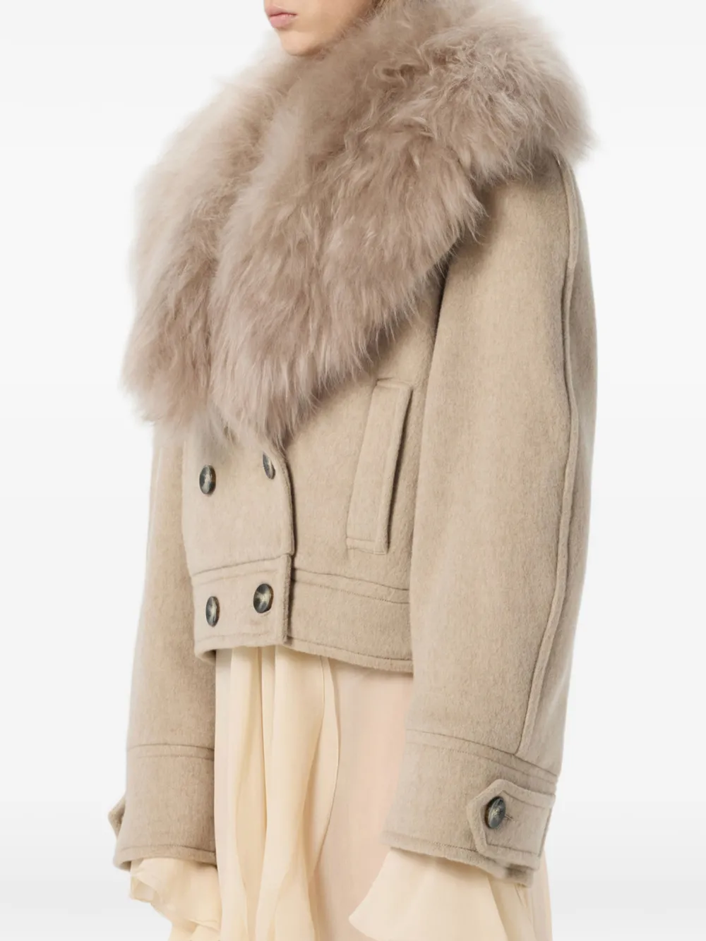 Blumarine Jas met kraag van imitatiebont en dubbele rij knopen Beige