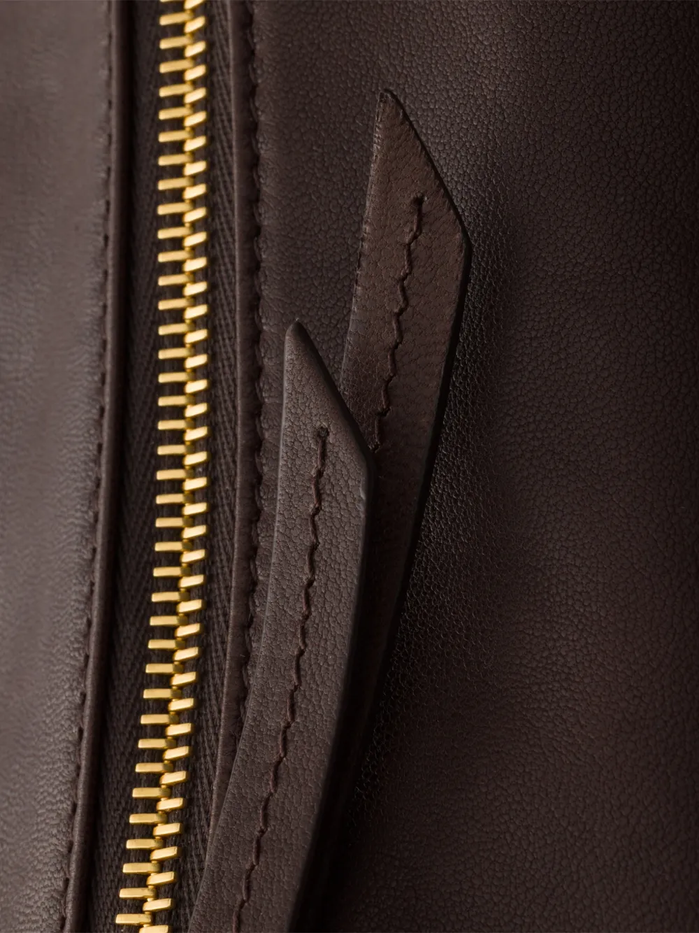 Prada Kalfsleren schoudertas met logoplakkaat Bruin