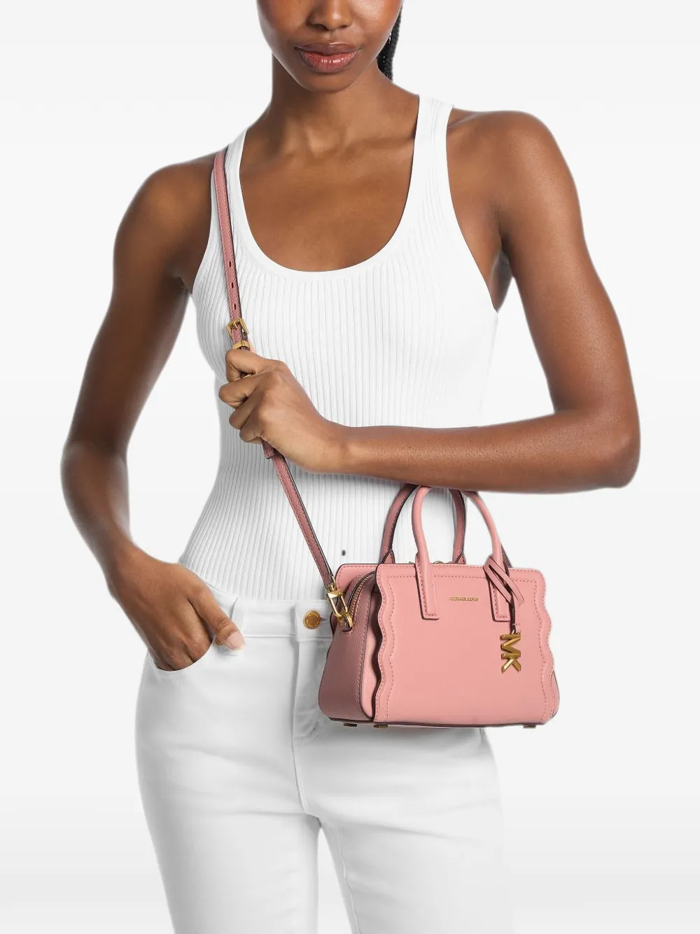 Michael Kors Laila extra kleine verstelbare crossbodytas van bewerkt leer Roze