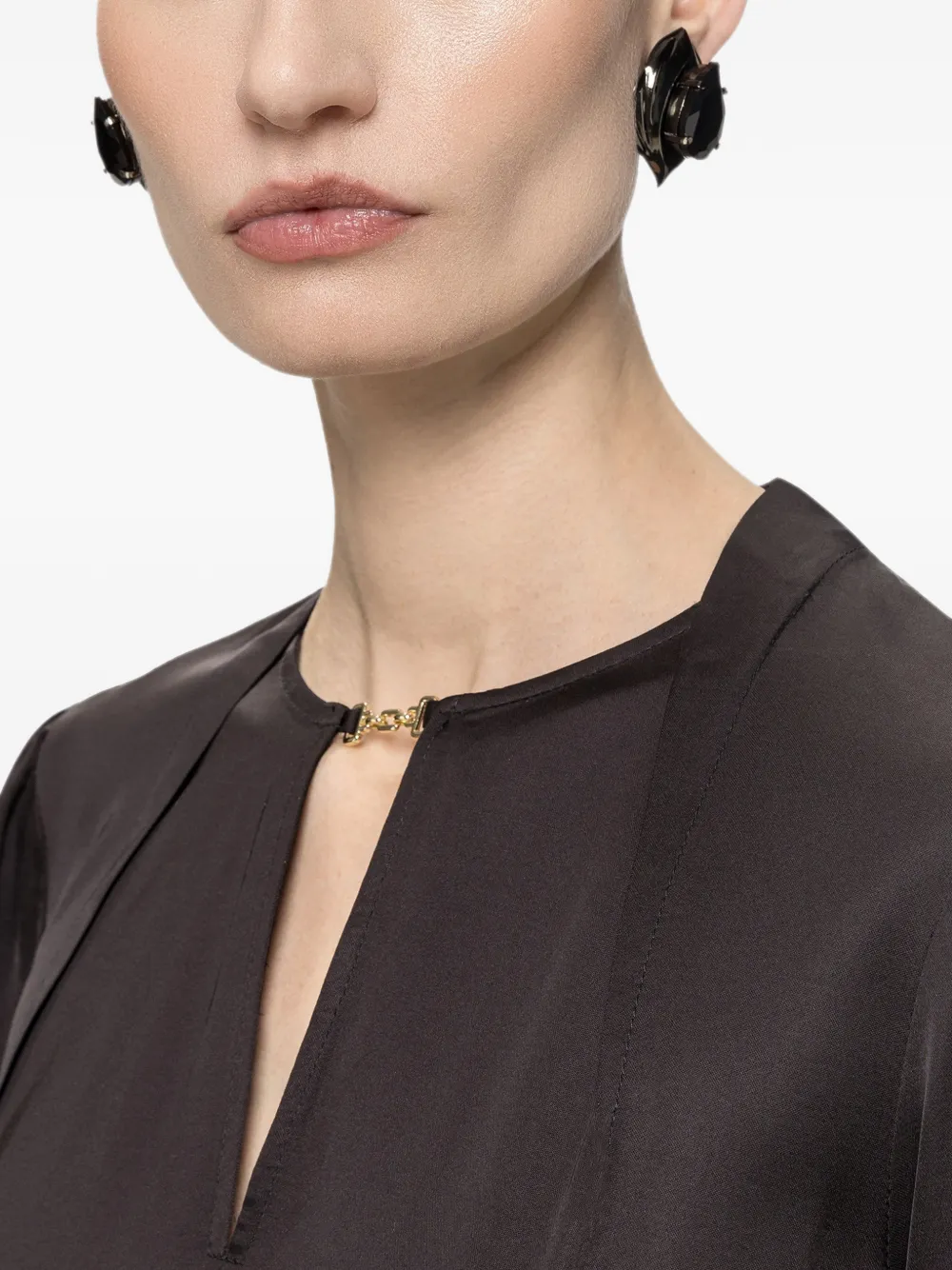 NISSA Satijnen viscose top met V-hals Zwart