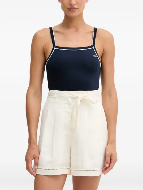 Lacoste top con parche del logo y ribete en contraste