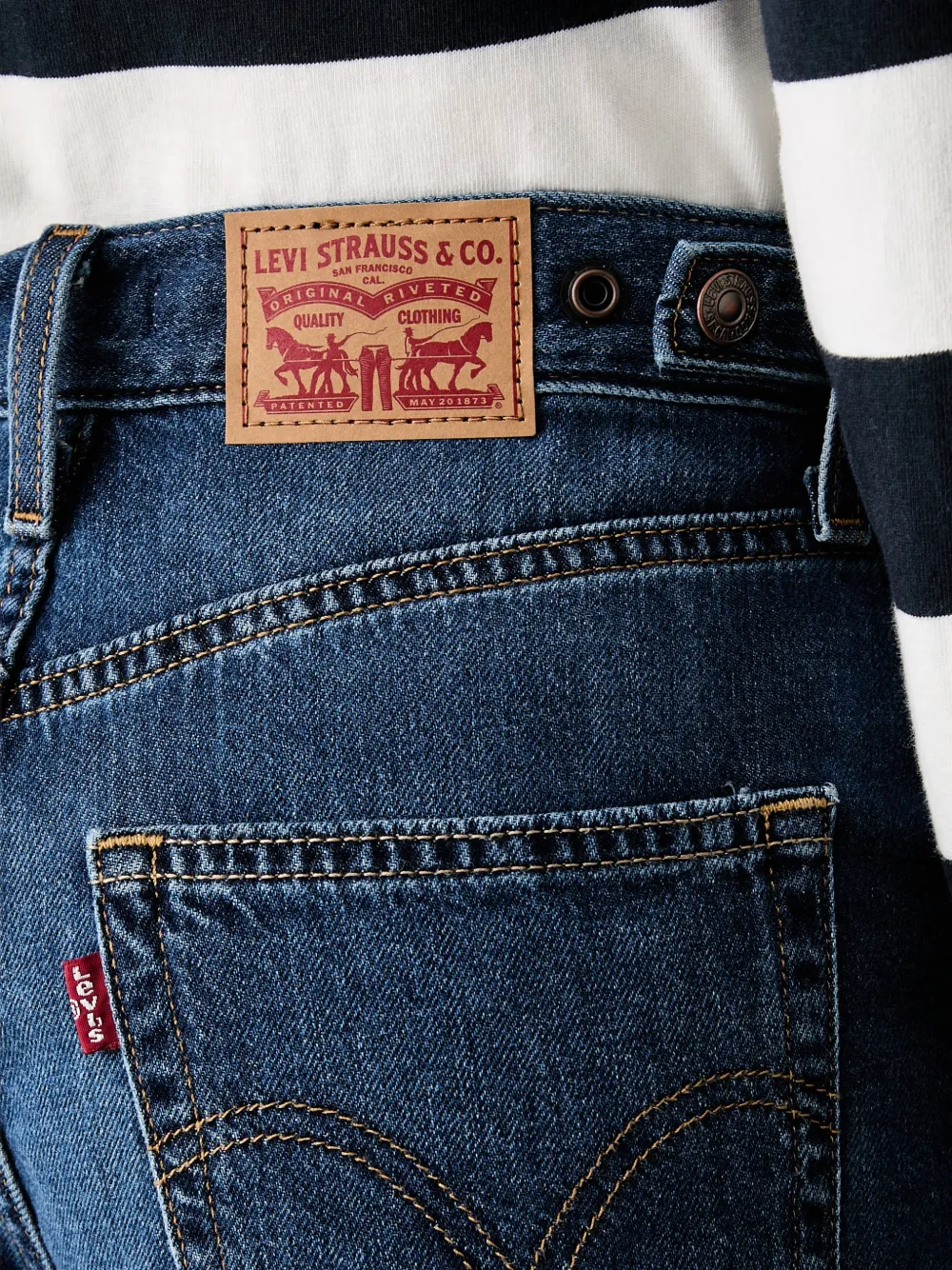 Levi's Cinch logo-patch denim shorts Blauw