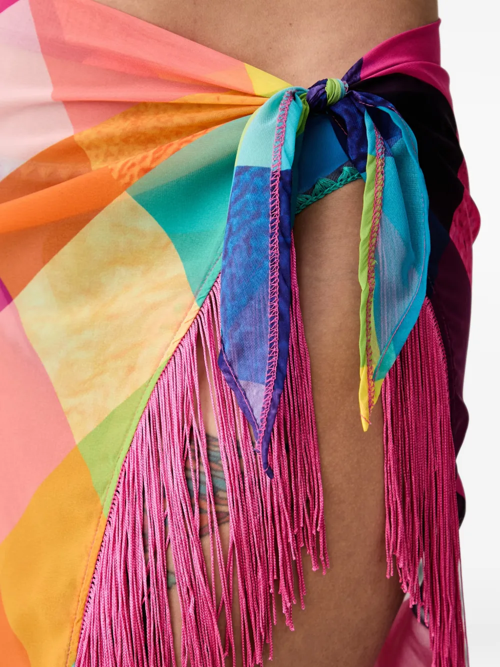 Kurt Geiger London fringe-trim checked sarong Roze