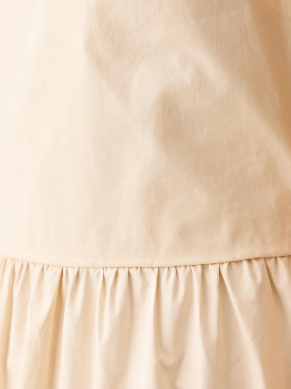 Benetton Mouwloze midi-jurk met gesmockte taille en uitgesneden details Wit