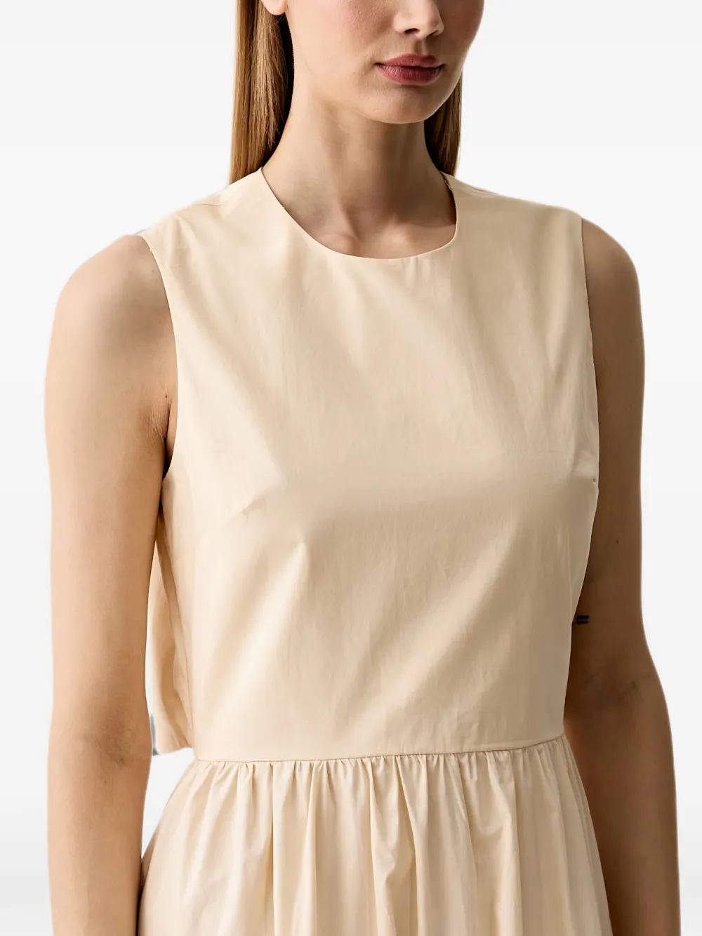Benetton Mouwloze midi-jurk met gesmockte taille en uitgesneden details Wit