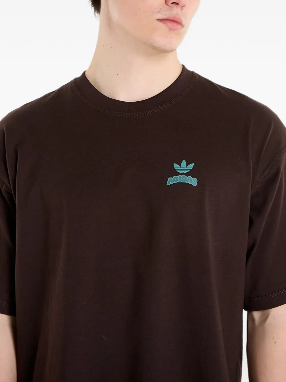 adidas pixelated-graphic T-shirt Bruin