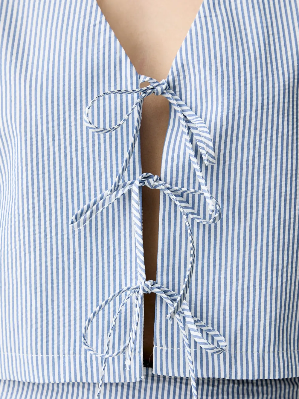 Benetton Gestreepte mouwloze blouse met striksluiting Blauw