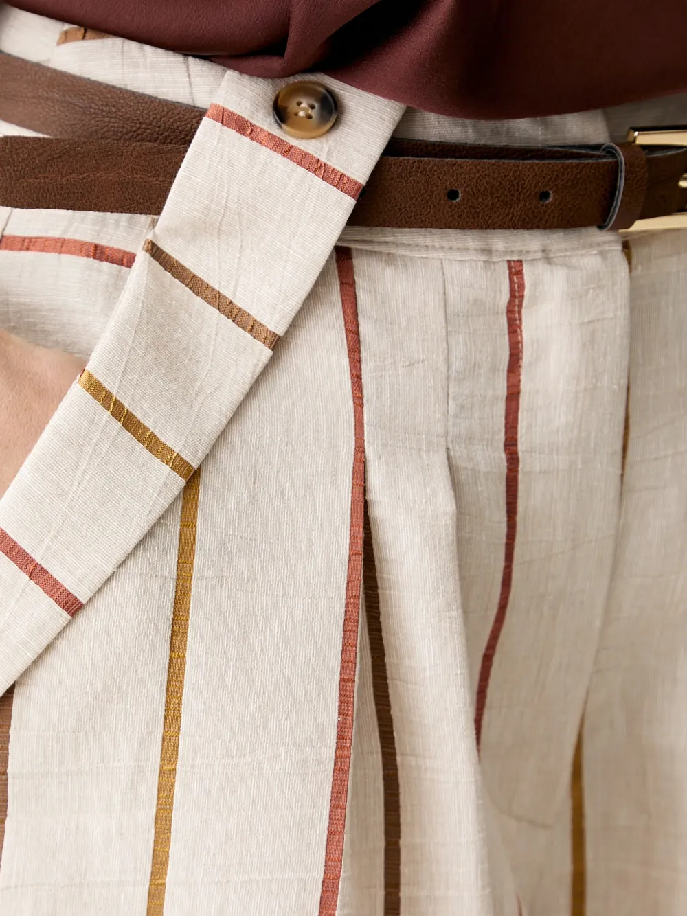 VICOLO Gestreepte shorts Beige