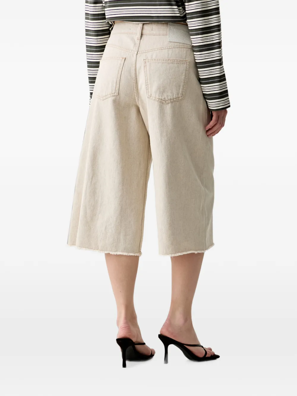 Sisley Gerafelde shorts met wijde pijpen Beige