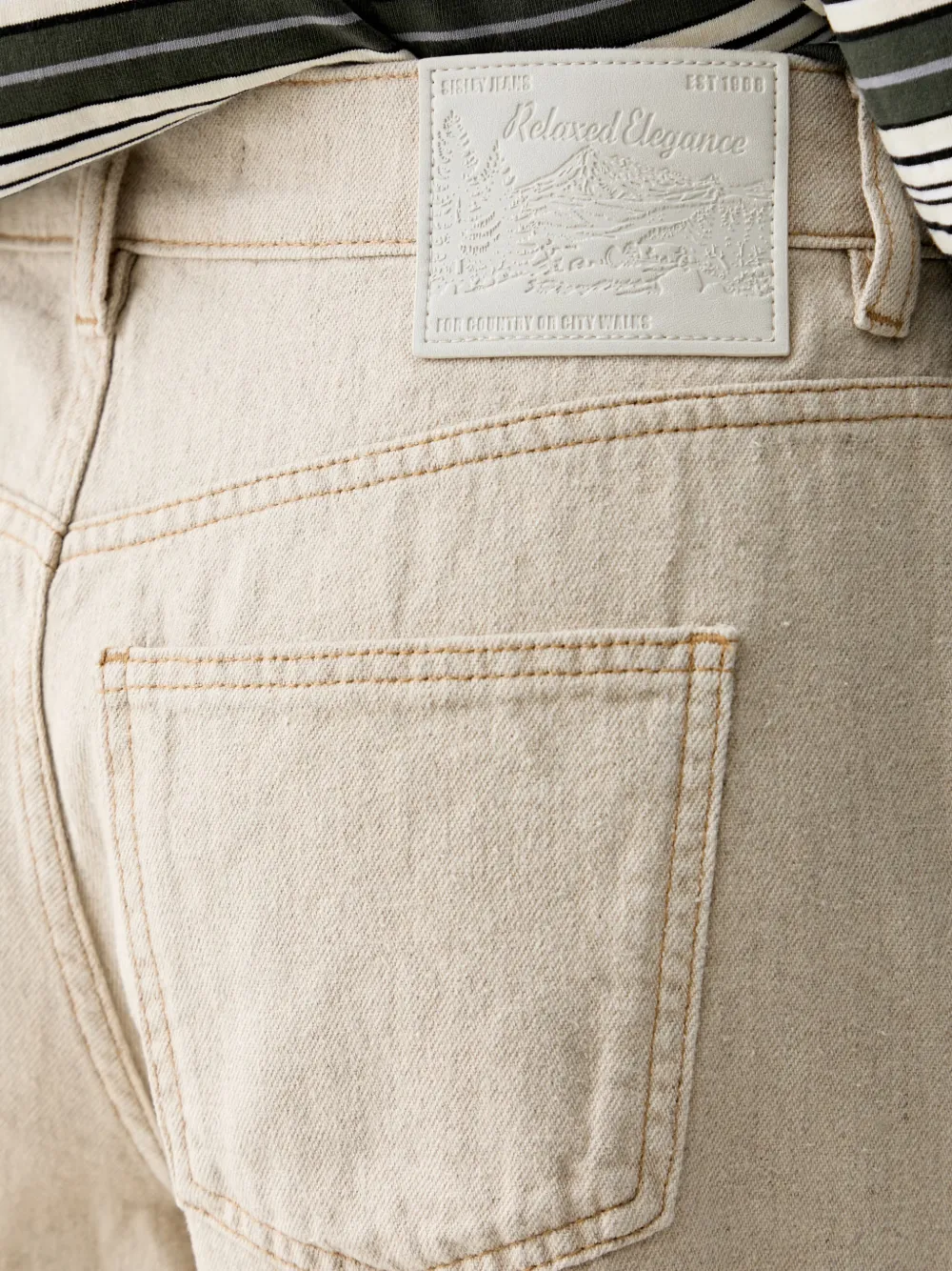 Sisley Gerafelde shorts met wijde pijpen Beige