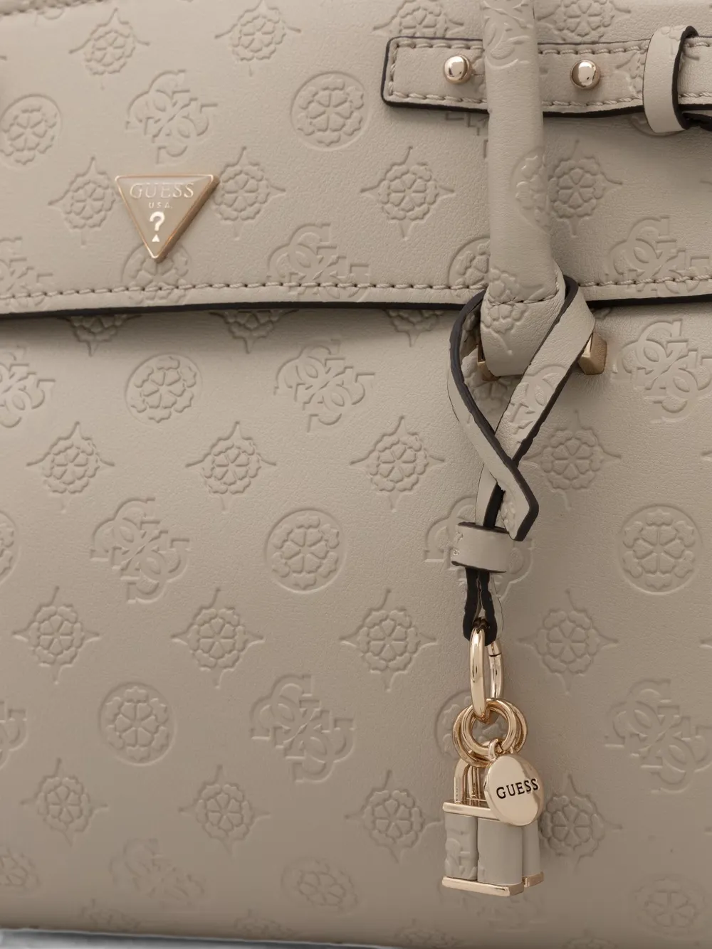 GUESS USA Schoudertas met hangslot-detail en logo-reliëf Beige