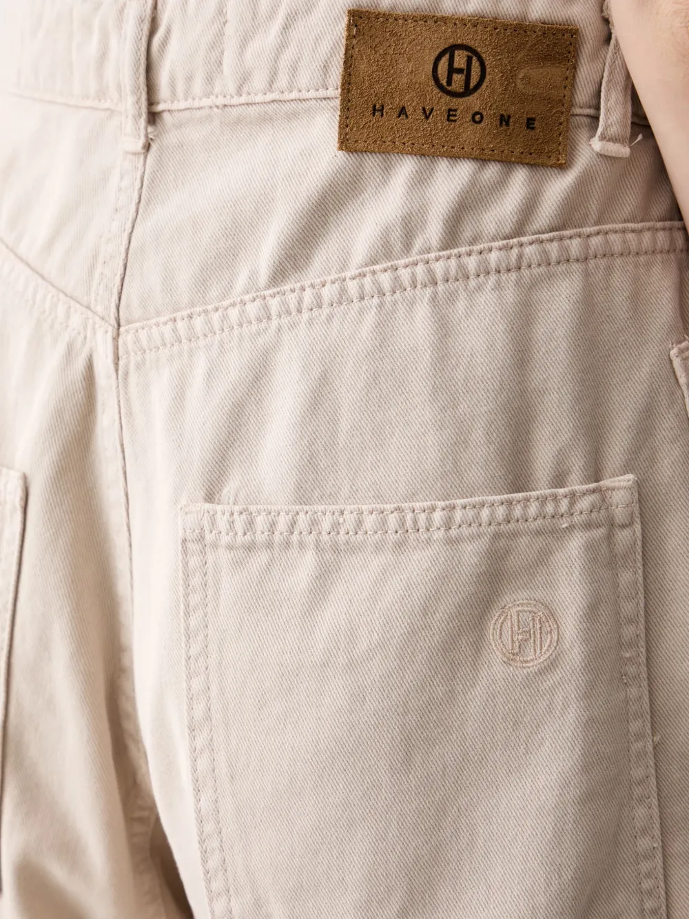 Haveone Shorts met omgeslagen pijpen en logo-patch Beige