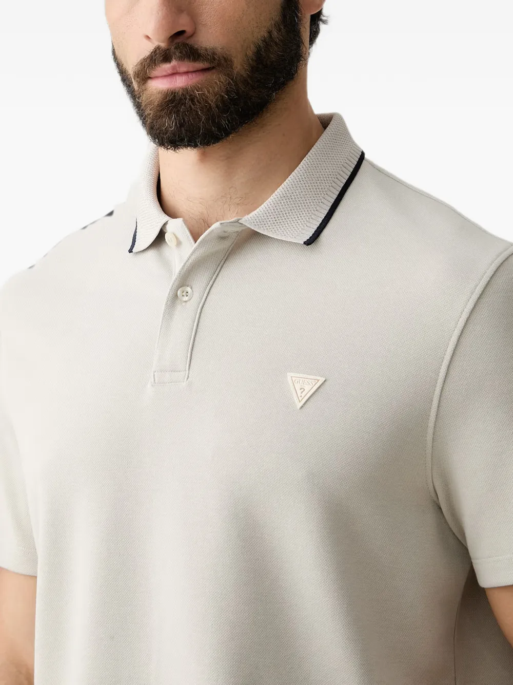 GUESS USA Poloshirt met logopatch en knopen Beige