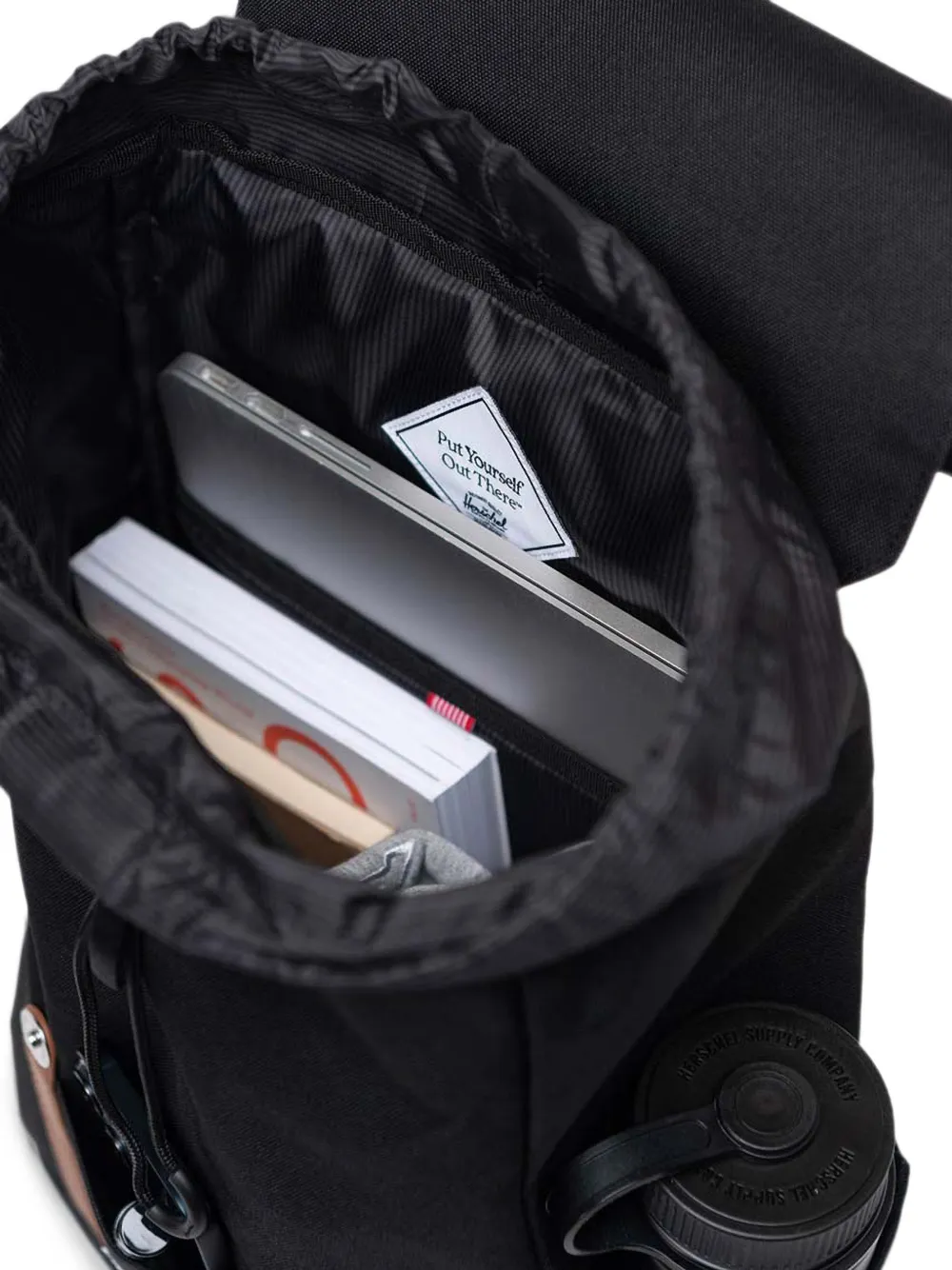 Herschel Supply Co. Kleine Retreat rugzak met gespsluiting Zwart