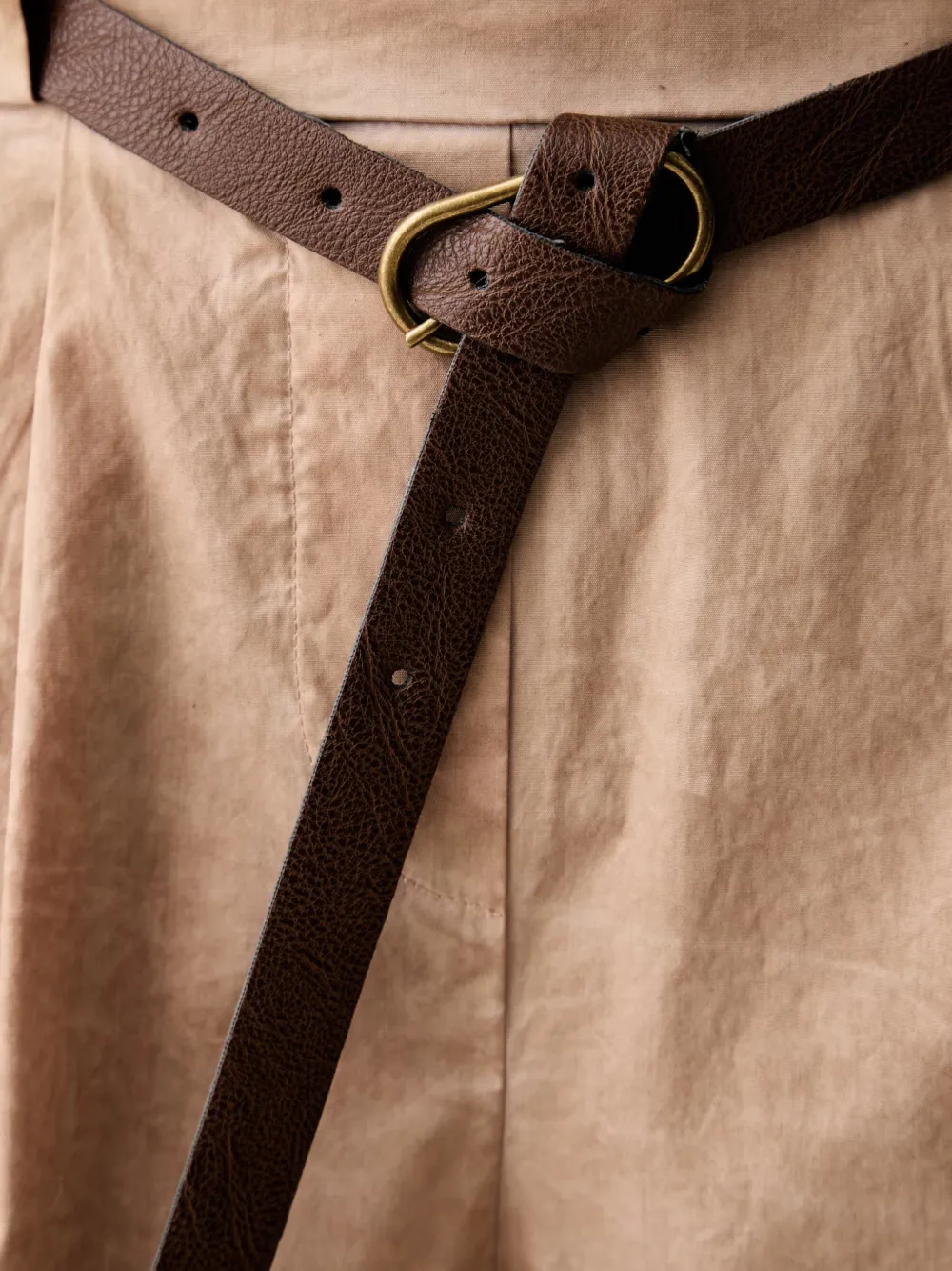 Haveone Shorts met ceintuur en plooien Beige