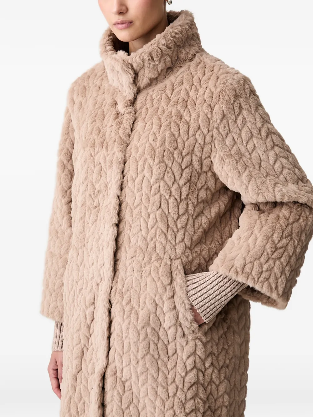 Joseph Ribkoff Jas van imitatiebont met chevron patroon Beige