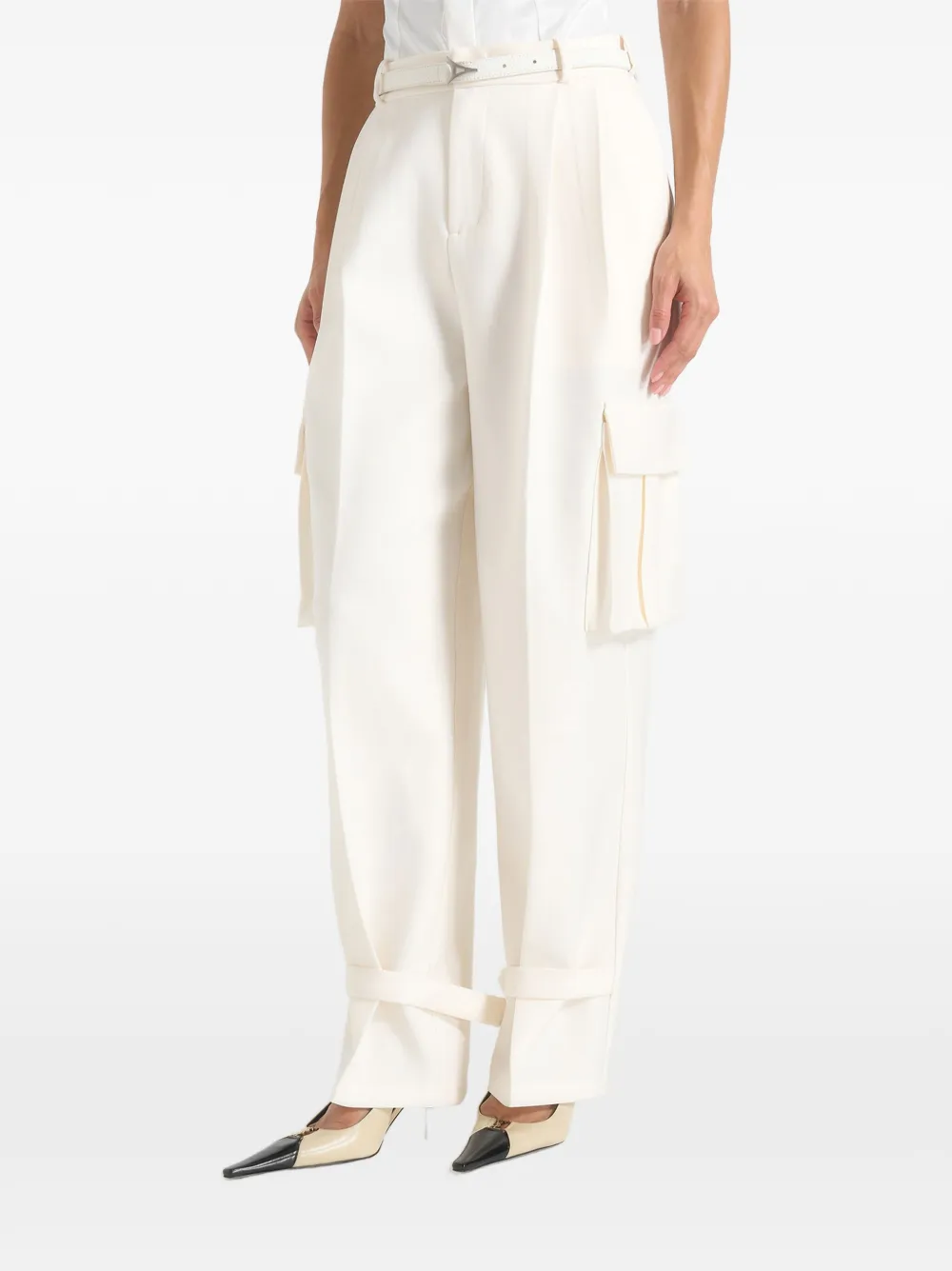 Manière De Voir D⁠anielle em off-white tailored pleated cargo trousers - Weiß
