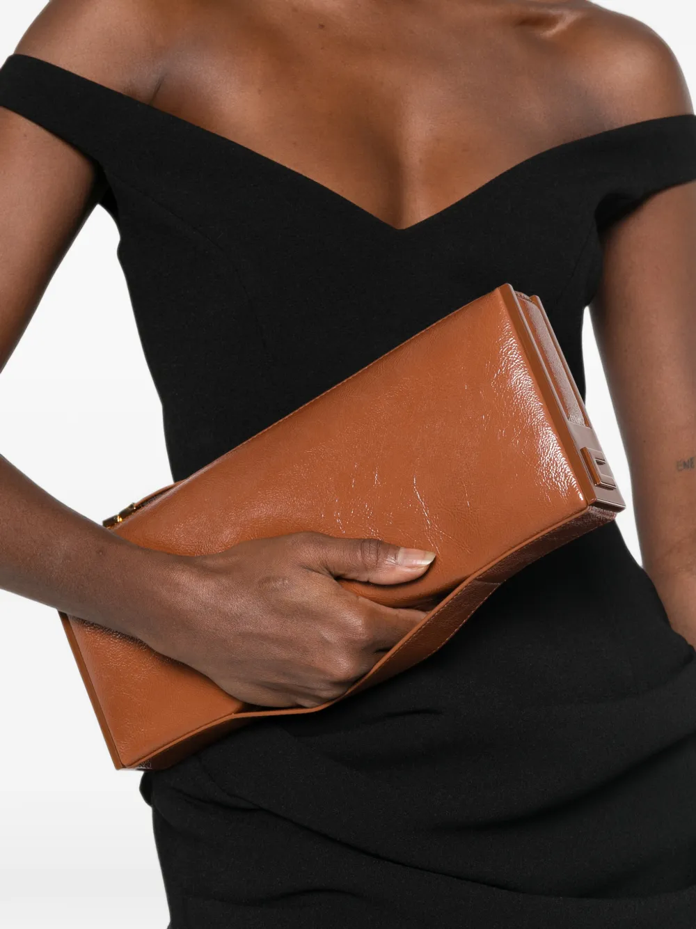 Elisabetta Franchi Clutch met gekreukte afwerking Bruin