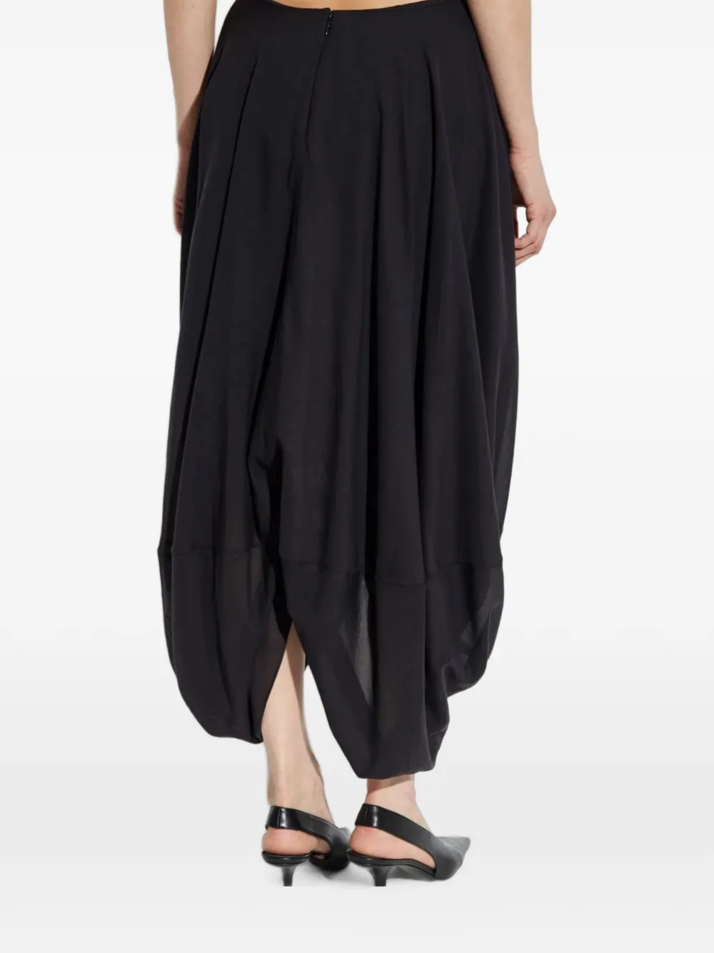 TOTEME Cocoon gedrapeerde midi-rok met asymmetrische zoom Zwart