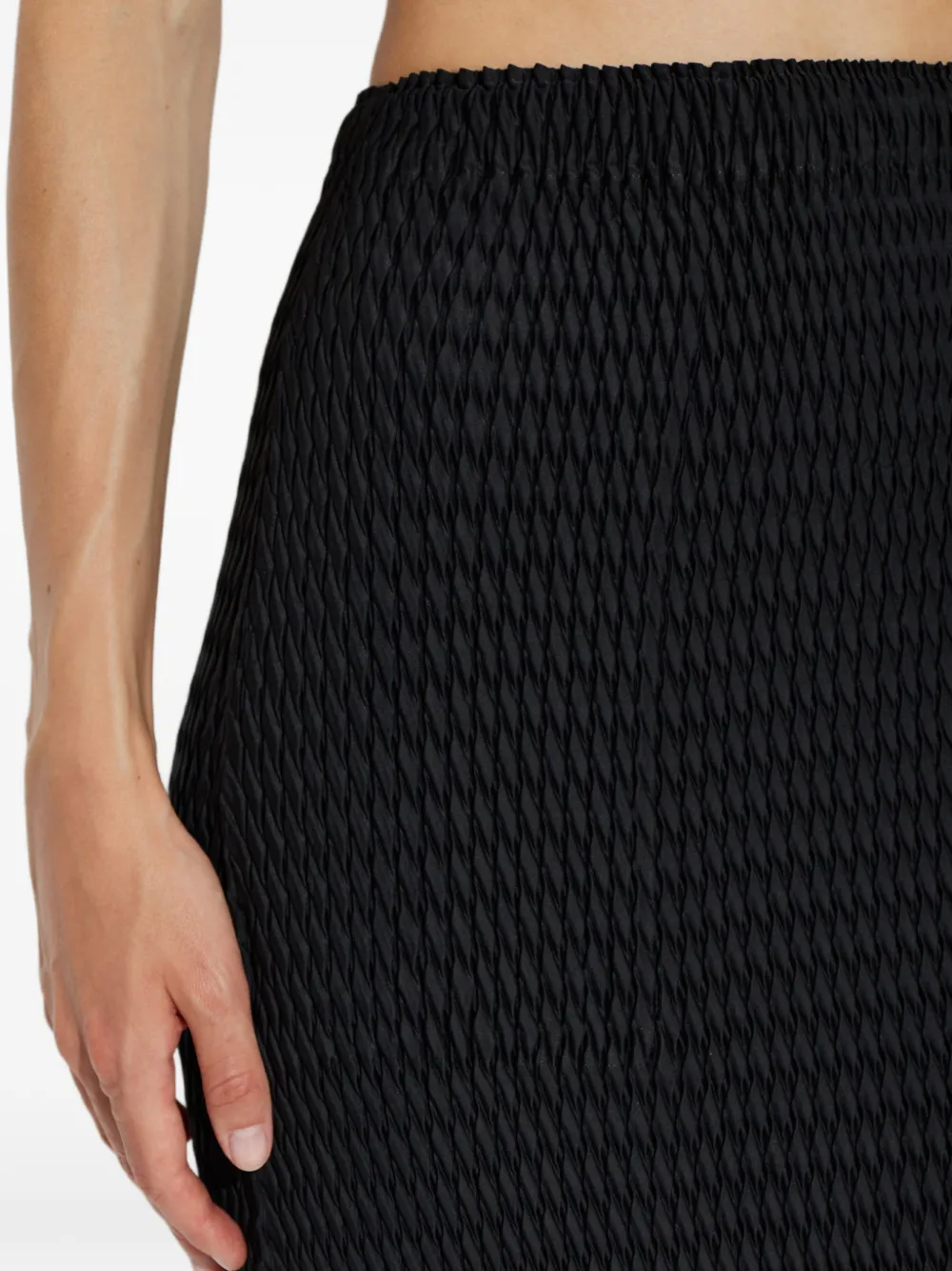 Issey Miyake Midi-rok met plooien en zijsplit Zwart