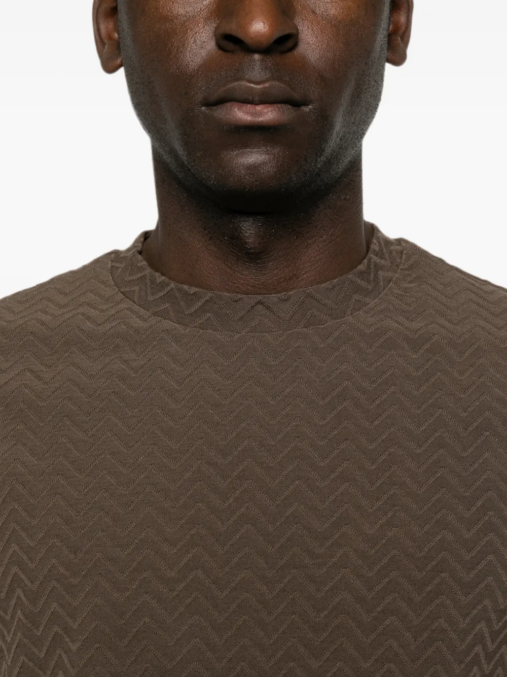 Giorgio Armani Regular-fit T-shirt van stretch scheerwol met chevron-jacquard Bruin