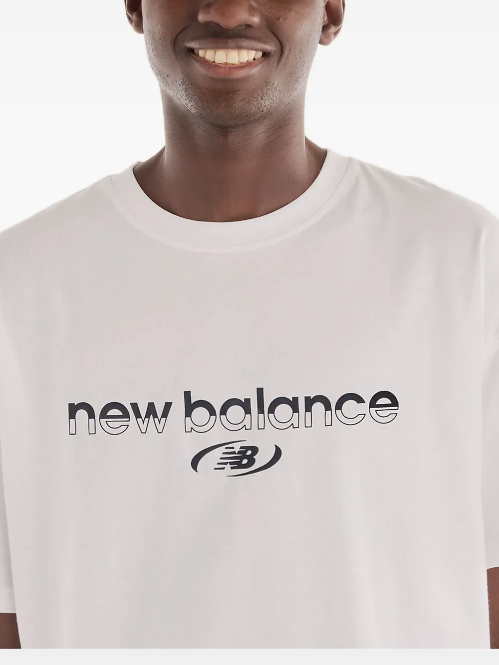 New Balance 트랙사이드 로고 프린트 티셔츠 | 화이트 | Image 1