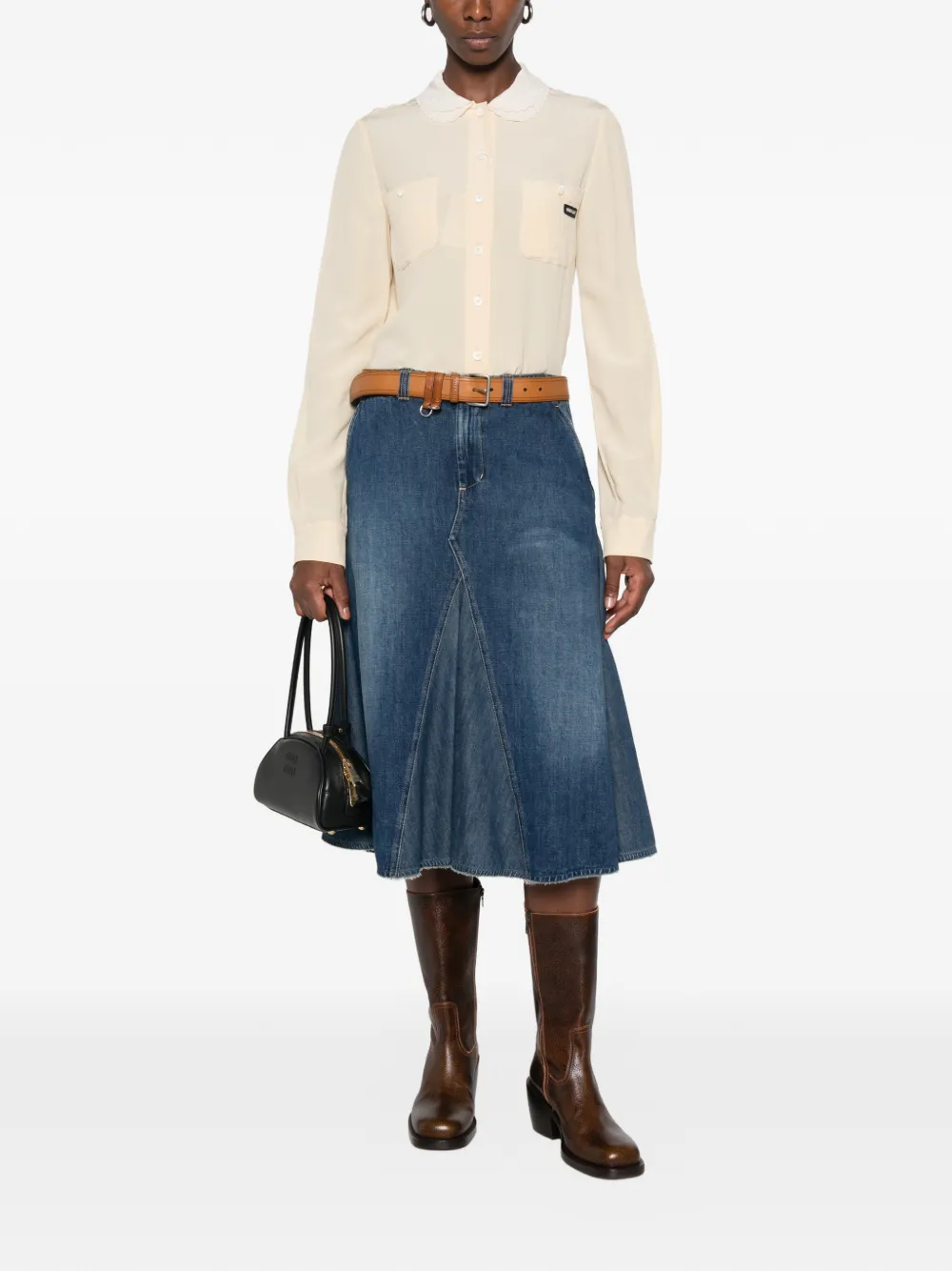 Miu Blouse met gewelfde kraag en logo-patch Beige