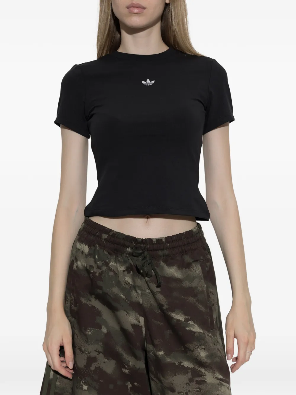 adidas logo-embroidered T-shirt Zwart
