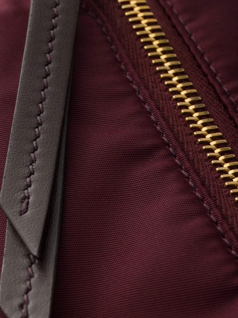 Prada Explore kleine Re-Nylon en leren schoudertas Rood