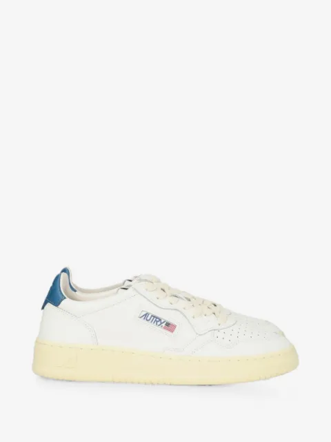 Autry Medalist low sneakers in white and mallard blue leather