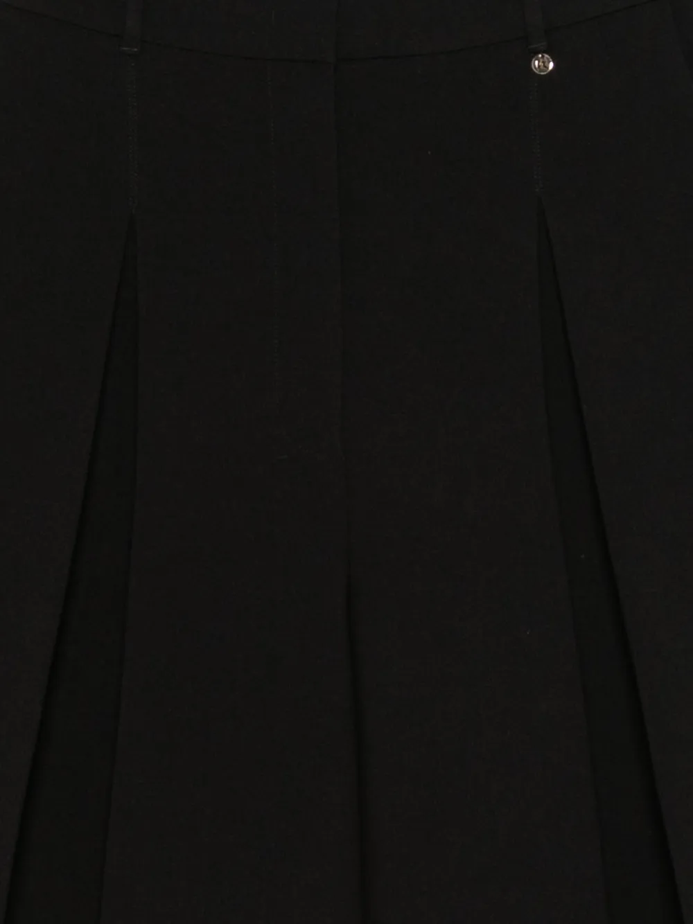NISSA Geplooide shorts Zwart