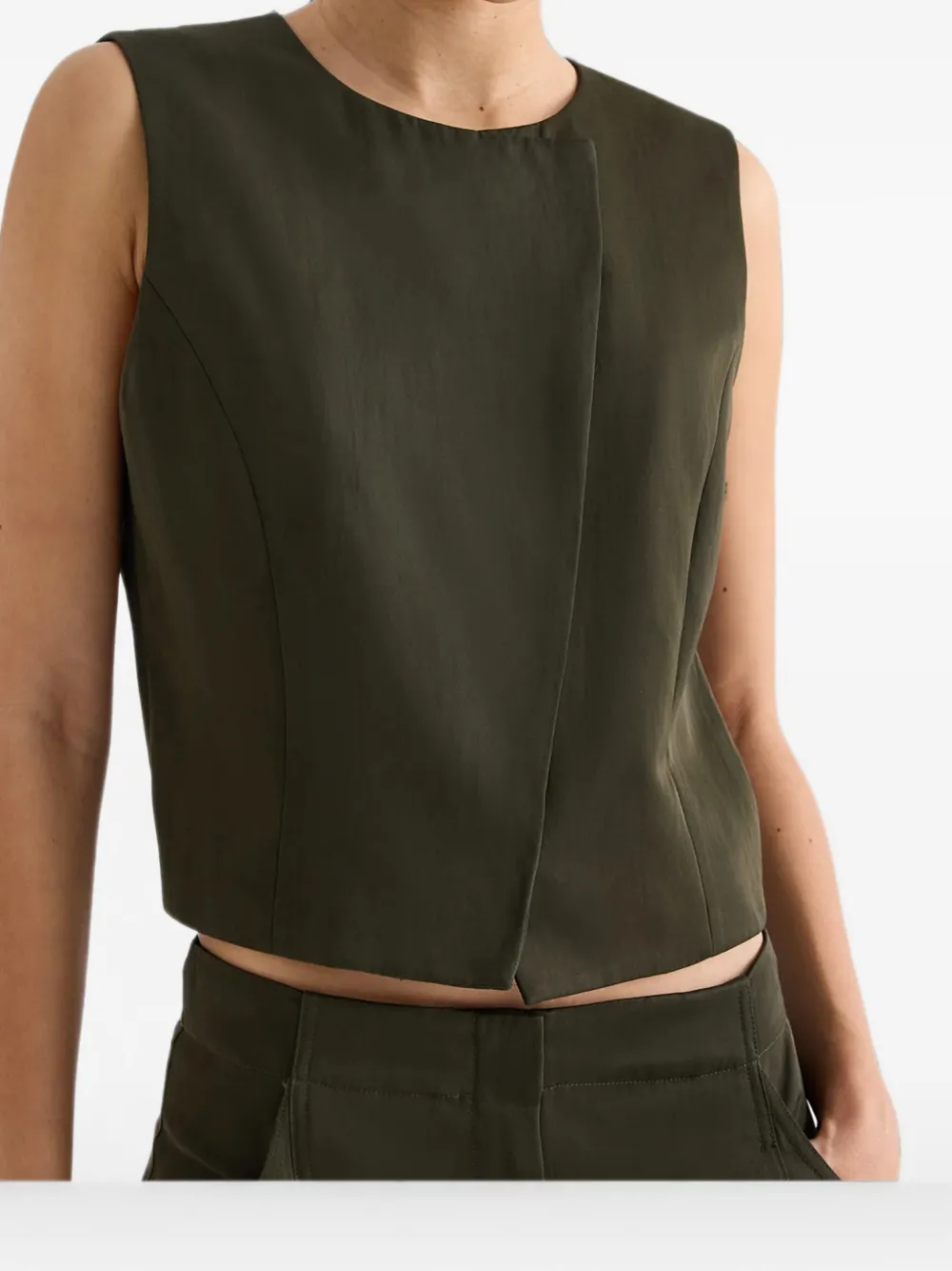 Twp Round-neck Hidden-placket Vest In Green