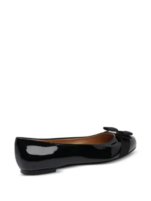 Ferragamo ニュー ヴァラリボン フラットシューズ | ブラック