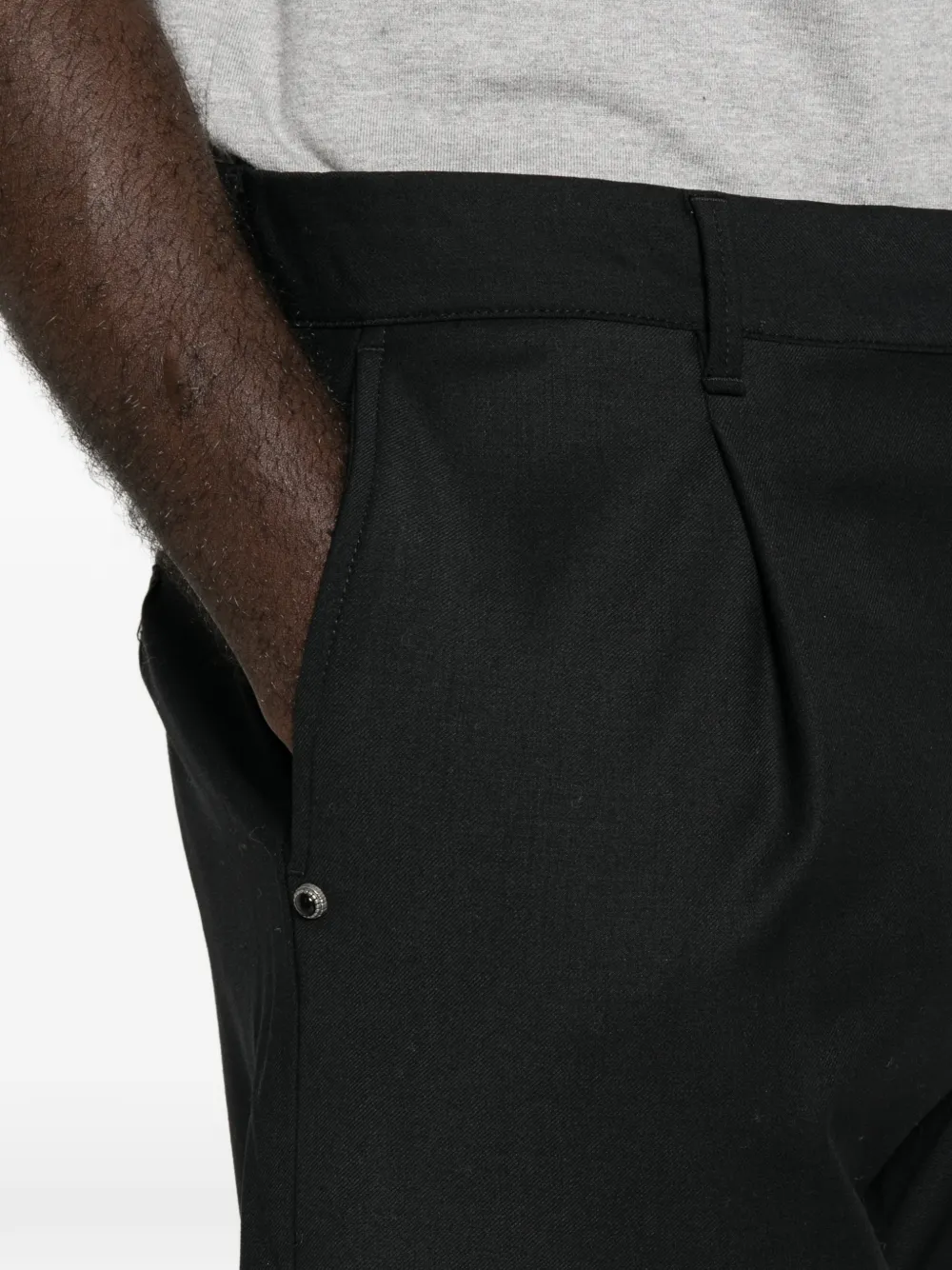 White Sand Sammy pleated straight-leg trousers Zwart