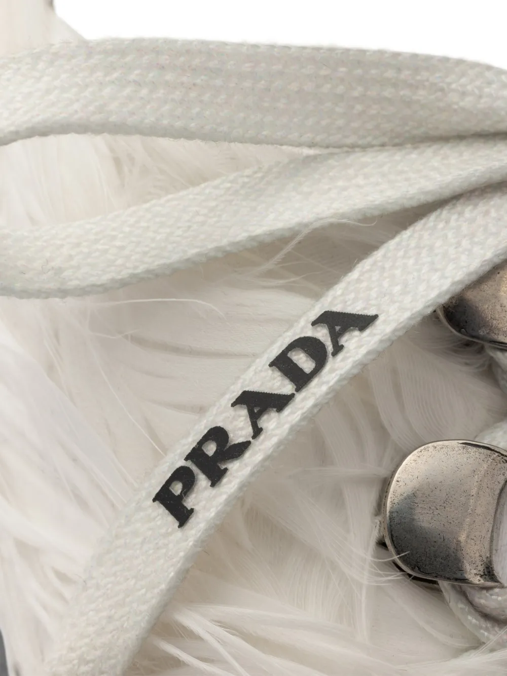 Prada Satijnen pumps verfraaid met veren Wit