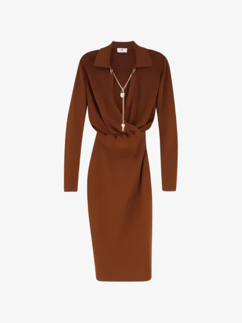 Elisabetta Franchi vestido con detalle de charm y cuello en V