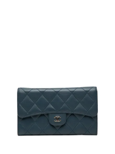 CHANEL Pre-Owned portefeuille continental Classic en cuir d'agneau à rabat matelassé à logo CC (2016-2017)
