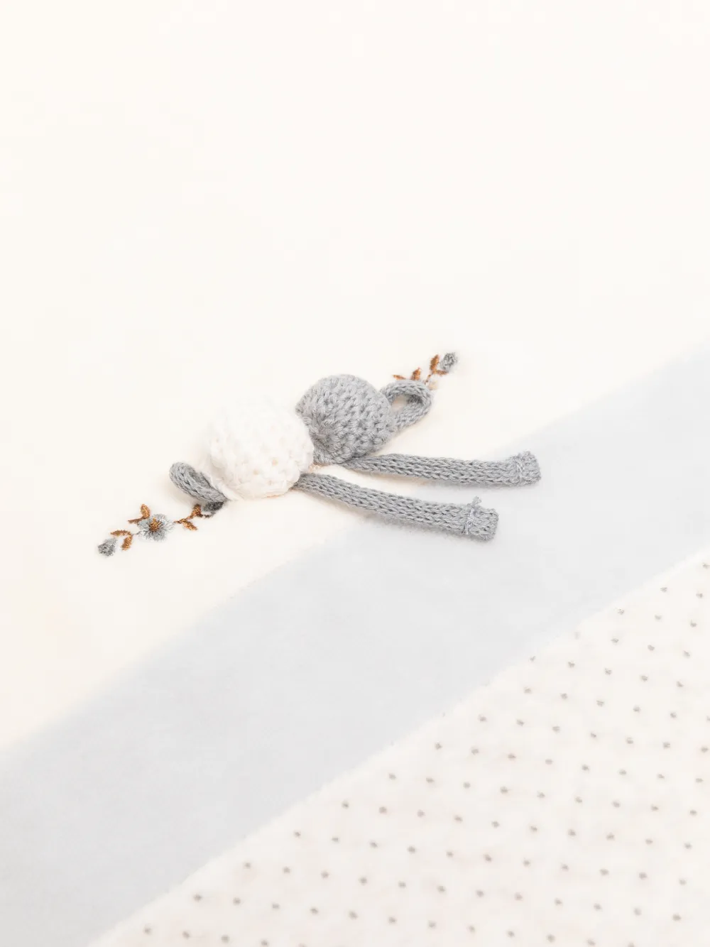 Mayoral polka-dot embroidered blanket Beige
