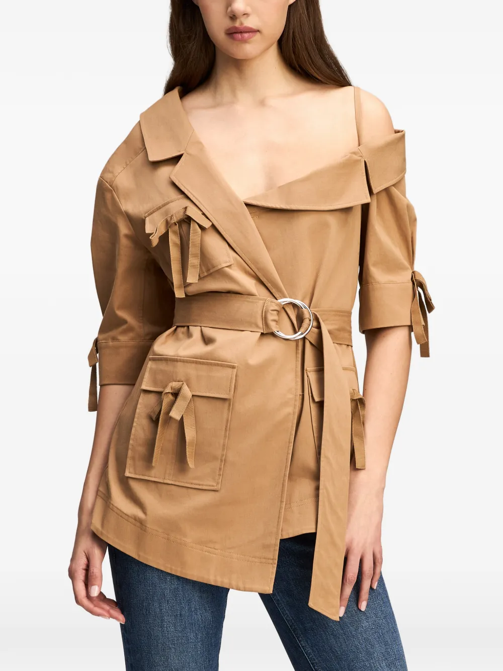 Cinq A Sept Saige off-shoulder jack met ceintuur Beige