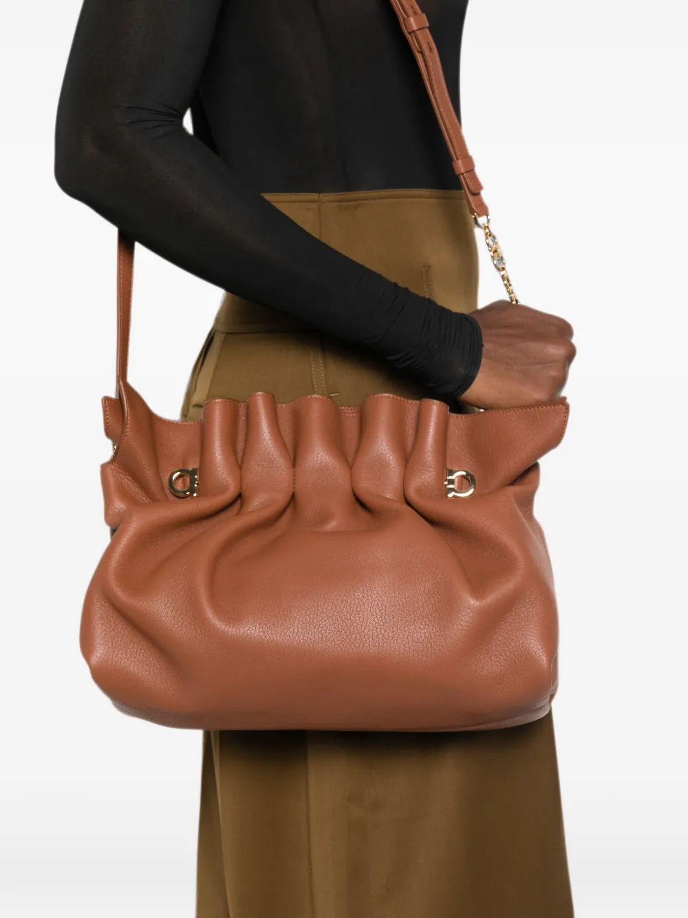 Ferragamo Gancini leren schoudertas Bruin